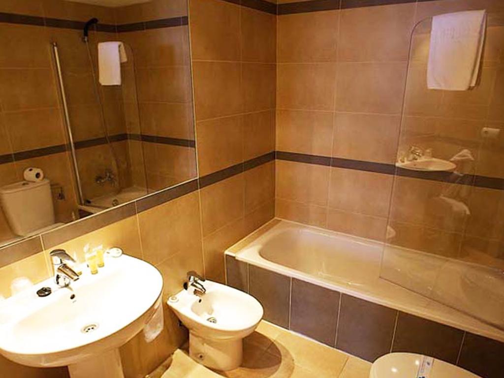Apartamentos Esmeralda Suites Unitursa Calp Zimmer foto